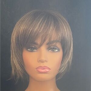 Gabor/Pax /Color Icy Oak Elegant Brown Short Wig